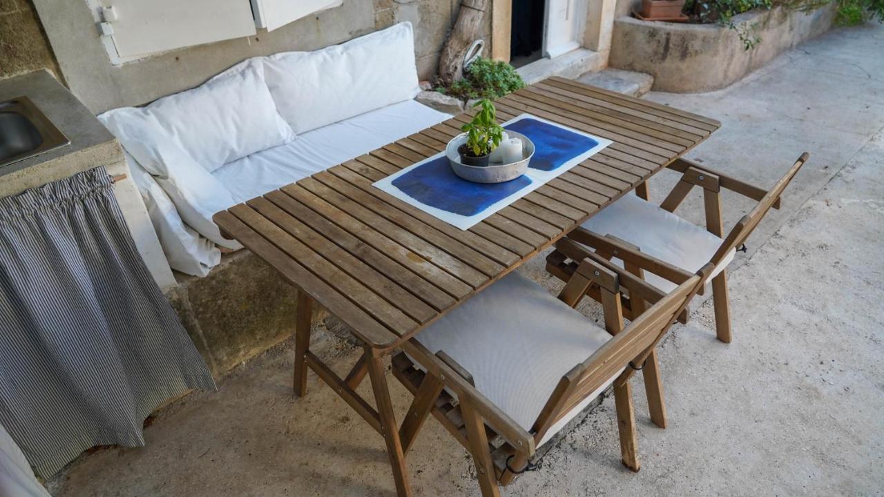 Charming Two-Bed Apartment Orange Garden Sutivan Eksteriør bilde