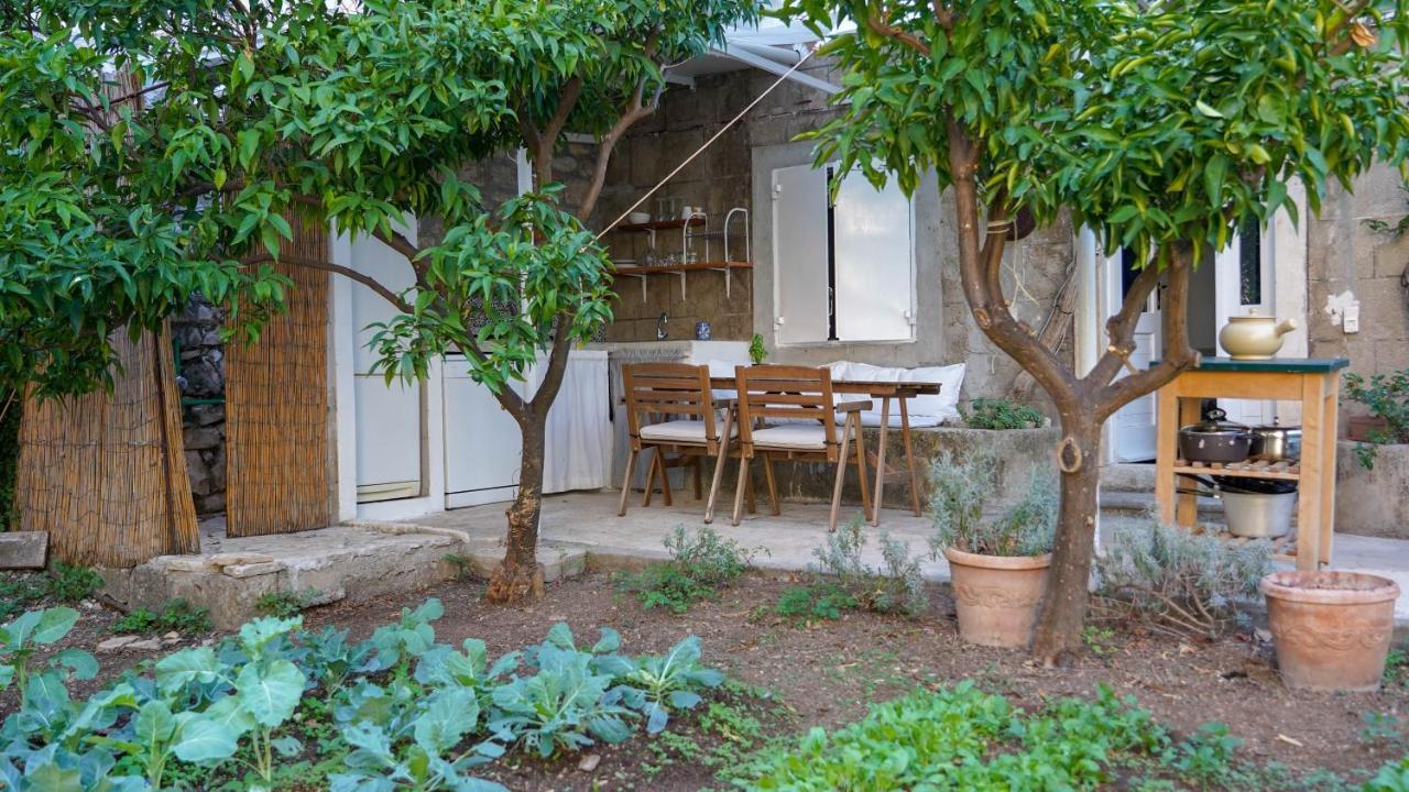 Charming Two-Bed Apartment Orange Garden Sutivan Eksteriør bilde