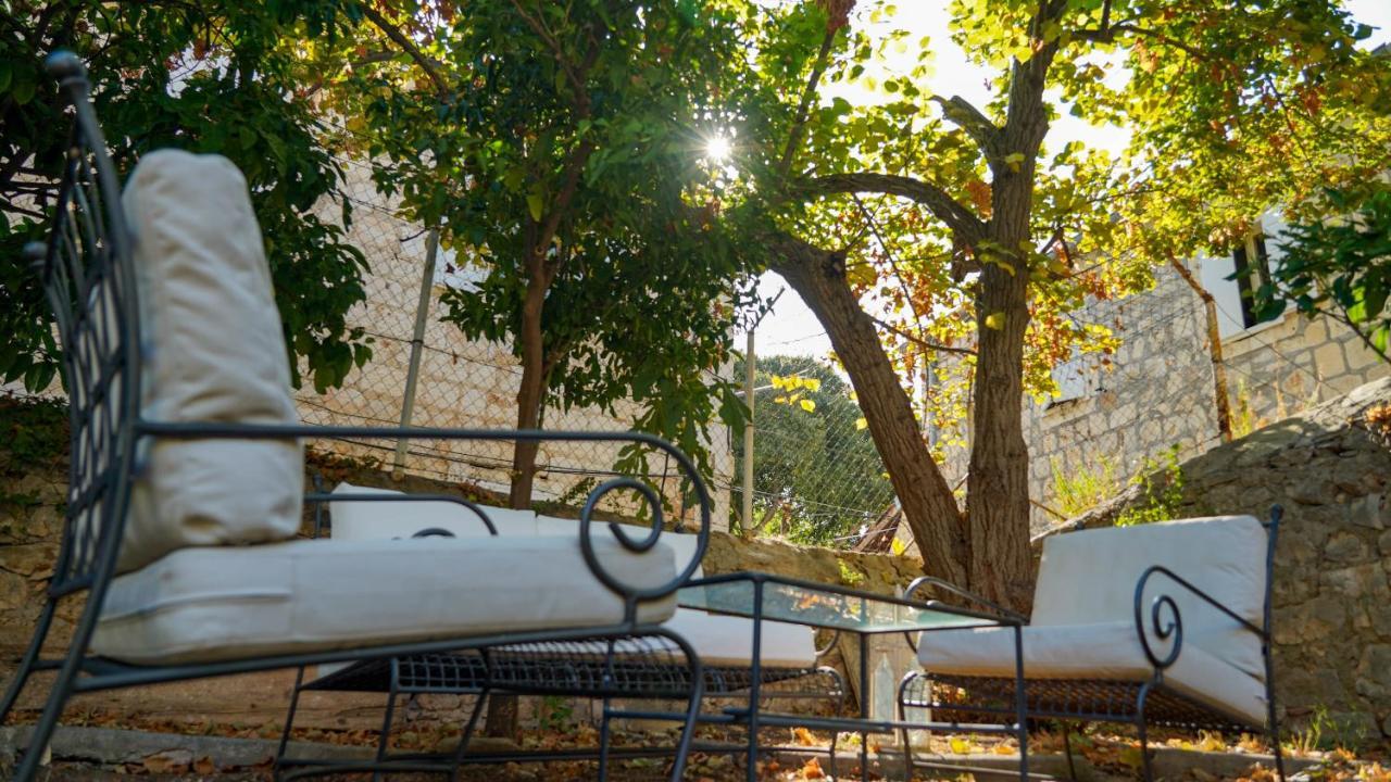 Charming Two-Bed Apartment Orange Garden Sutivan Eksteriør bilde